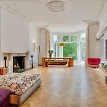 Spacious Belsize Park Apartment With Private Garden